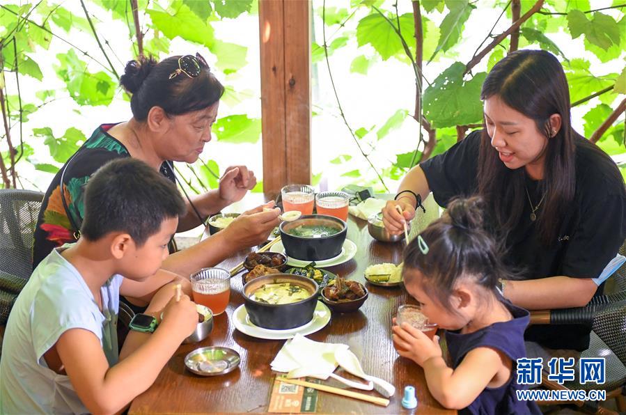 （在習近平新時代中國特色社會主義思想指引下——新時代新作為新篇章·習近平總書記關切事·圖文互動）（6）珍惜盤中餐，狠剎浪費風——各地積極行動堅決制止餐飲浪費