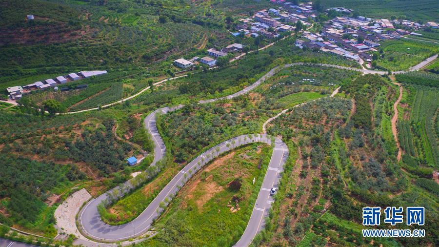 （新華全媒頭條&middot;走向我們的小康生活&middot;圖文互動）（1）長城腳下，小康村串成&ldquo;珍珠鏈&rdquo;