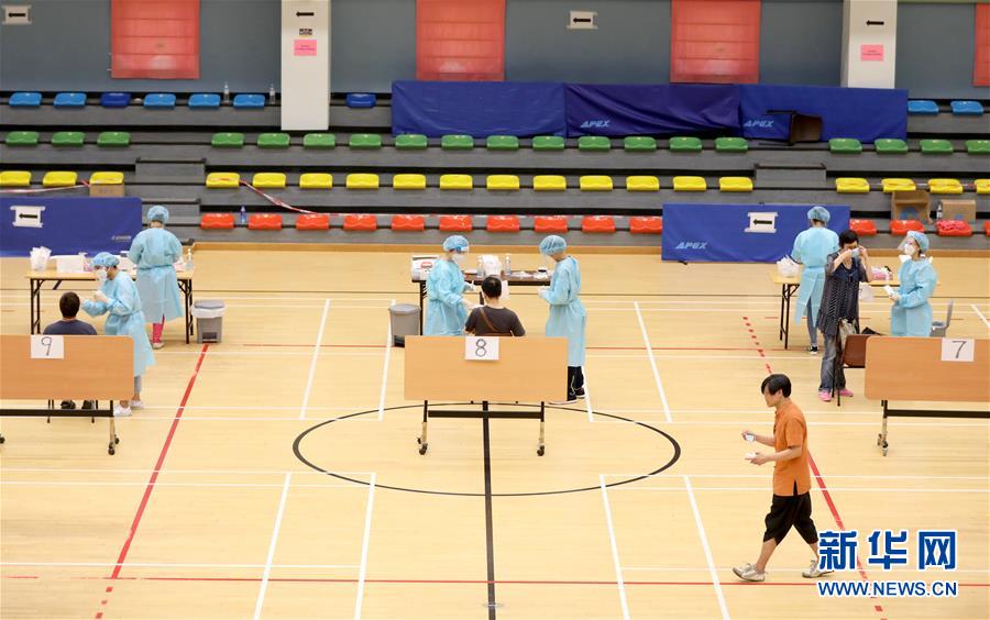 （圖文互動）（4）&ldquo;身為醫(yī)護人員一分子，應(yīng)該出來幫忙&rdquo;&mdash;&mdash;參與新冠病毒社區(qū)檢測的香港醫(yī)護人員速寫