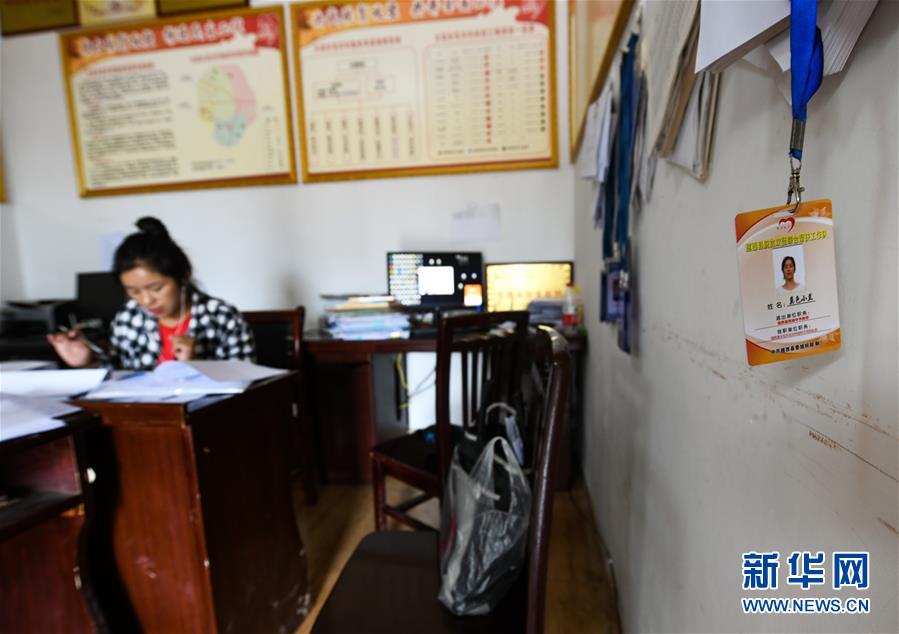 （熱點(diǎn)鮮報(bào)·圖文互動(dòng)）（4）為了大涼山的下一代，她奔赴在助學(xué)路上