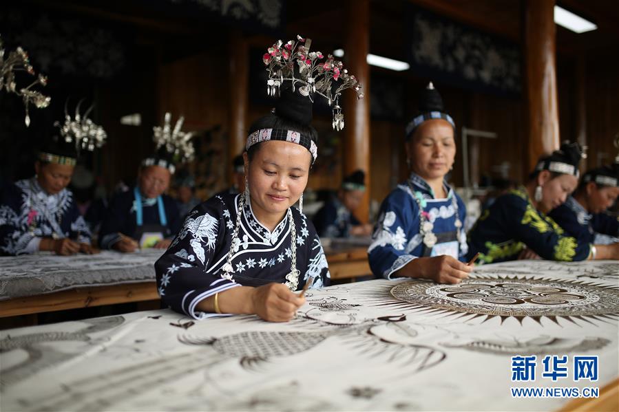 #(決戰(zhàn)決勝脫貧攻堅(jiān)·圖文互動(dòng))(4)一個(gè)小鎮(zhèn)“撬動(dòng)”整縣脫貧——社會(huì)扶貧的貴州丹寨樣板