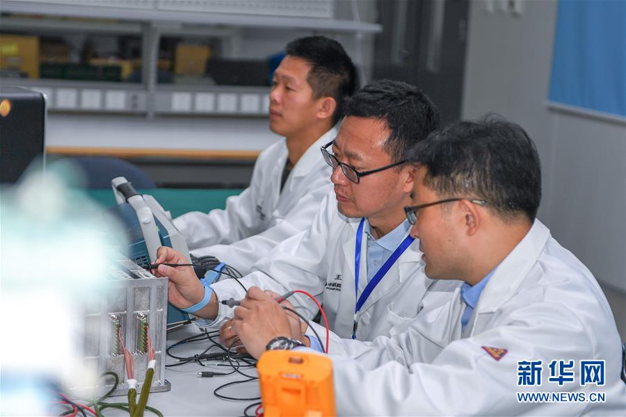 （在習(xí)近平新時(shí)代中國(guó)特色社會(huì)主義思想指引下——新時(shí)代新作為新篇章·習(xí)近平總書(shū)記關(guān)切事·圖文互動(dòng)）（2）終不悔為國(guó)為民，攀高峰只爭(zhēng)朝夕——來(lái)自科學(xué)家們的動(dòng)人故事