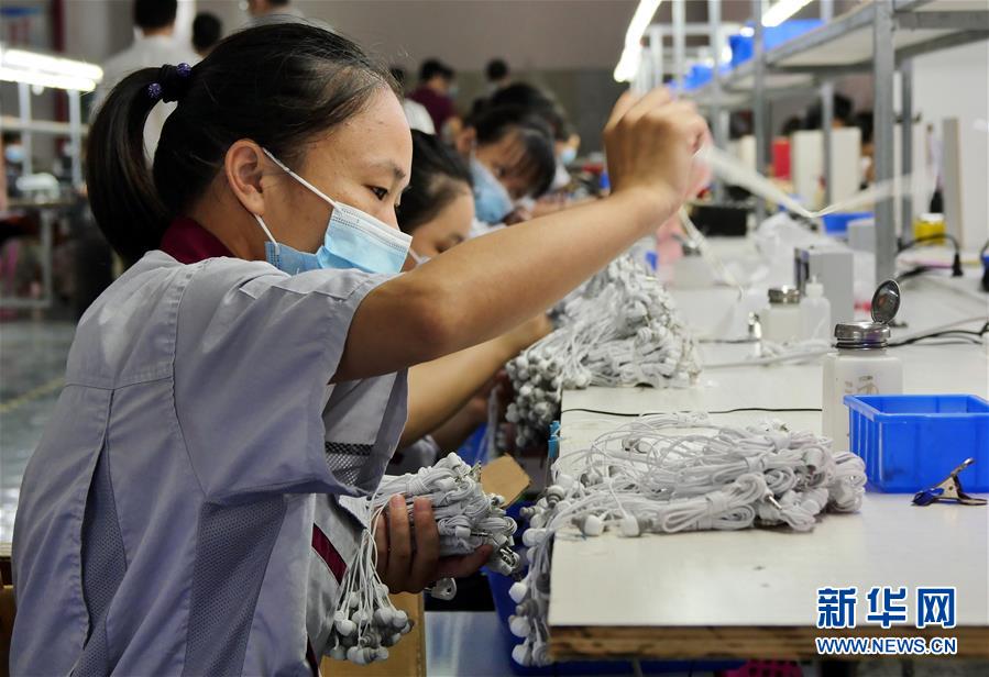 （決戰(zhàn)決勝脫貧攻堅·圖文互動）（12）同飲一江水 攜手“斬窮根”——深圳對口廣西河池、百色扶貧協(xié)作見聞