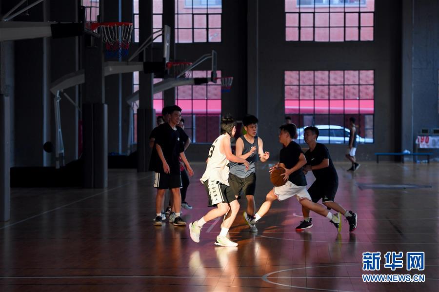 (特區(qū)40年·圖文互動)(6)老廠房變身“夢工廠”折射廈門經(jīng)濟(jì)特區(qū)40年變遷