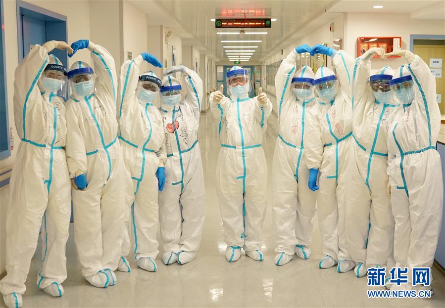 (抗疫一線醫(yī)務人員英雄群體·圖文互動)(2)同濟醫(yī)院“尖刀連”:決戰(zhàn)在“新冠重癥高地”