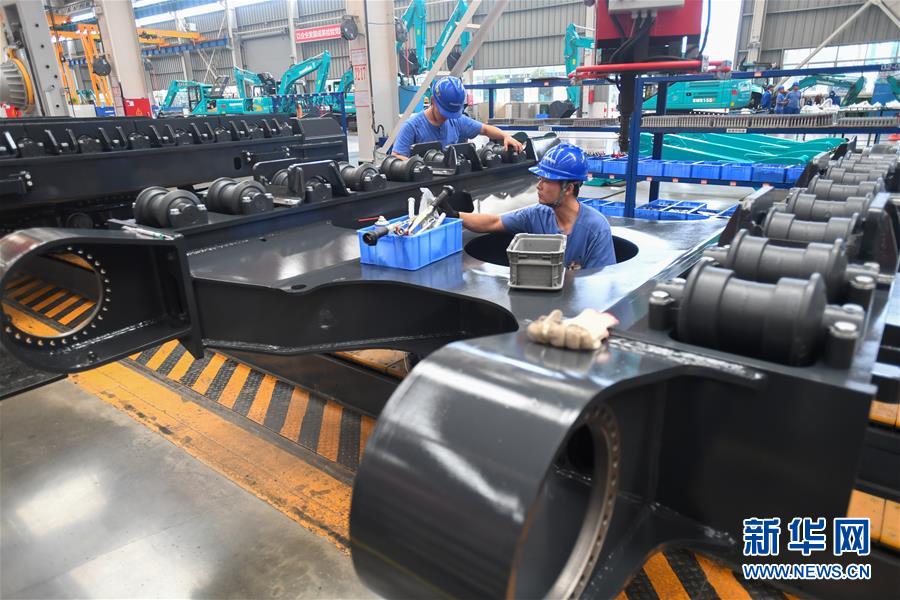 (落實(shí)“六穩(wěn)”“六保”企業(yè)見聞·圖文互動(dòng))(4)“智慧工廠”引領(lǐng)“生產(chǎn)節(jié)拍”——走進(jìn)山河智能一探究竟