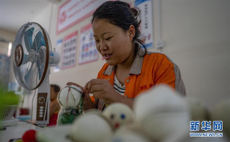 (新華全媒頭條·決戰(zhàn)決勝脫貧攻堅·督戰(zhàn)未摘帽貧困縣·圖文互動)(14)脫貧的歌聲——云南直過民族和人口較少民族共入新時代