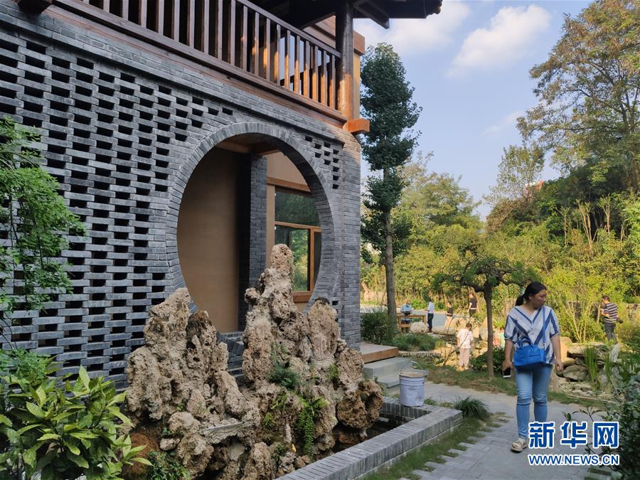 （走向我們的小康生活·圖文互動）（1）游客來了，小康近了——生態(tài)旅游引領(lǐng)湖北山區(qū)蝶變二三事