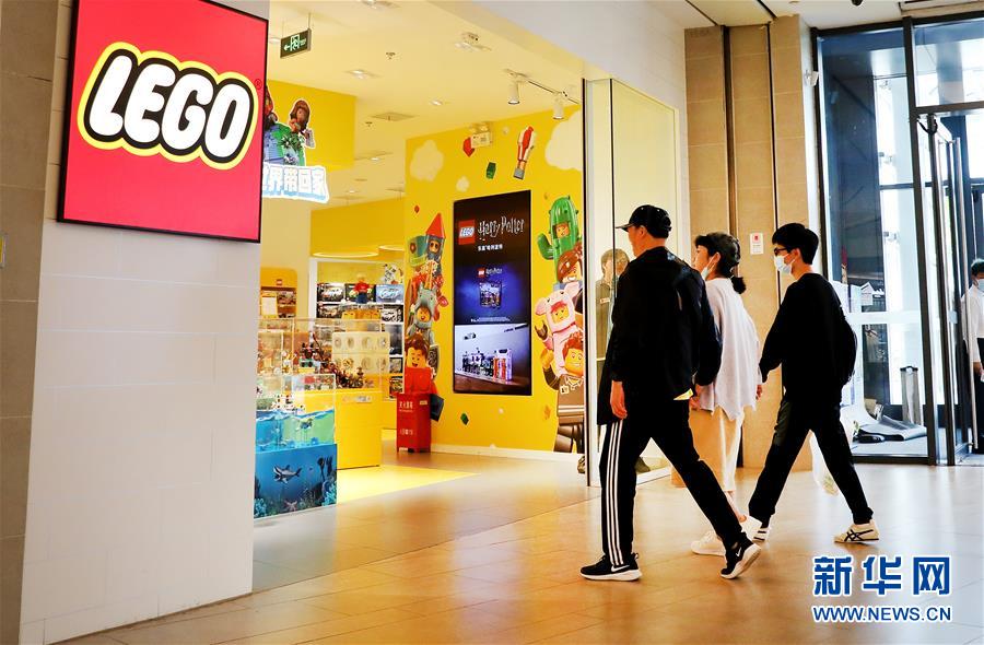 (新華全媒頭條·圖文互動)(1)共赴東方之約 共迎復(fù)蘇之機(jī)——寫在第三屆進(jìn)博會倒計(jì)時一個月之際