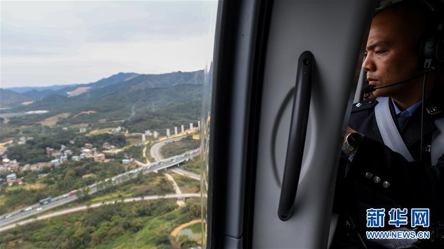 （深圳特區(qū)40年&middot;圖文互動(dòng)）（2）&ldquo;智&rdquo;行千里&mdash;&mdash;特大城市交通治理的深圳樣板