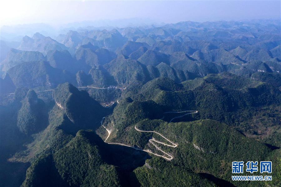 (新華全媒頭條·圖文互動)(1)決戰(zhàn)千山萬弄間——廣西“極貧角落”最后攻堅(jiān)記