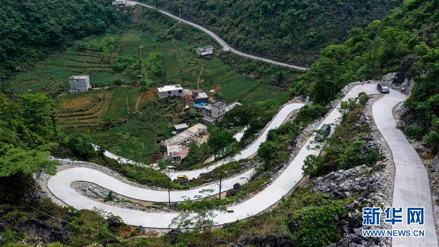 (新華全媒頭條·圖文互動)(11)決戰(zhàn)千山萬弄間——廣西“極貧角落”最后攻堅(jiān)記