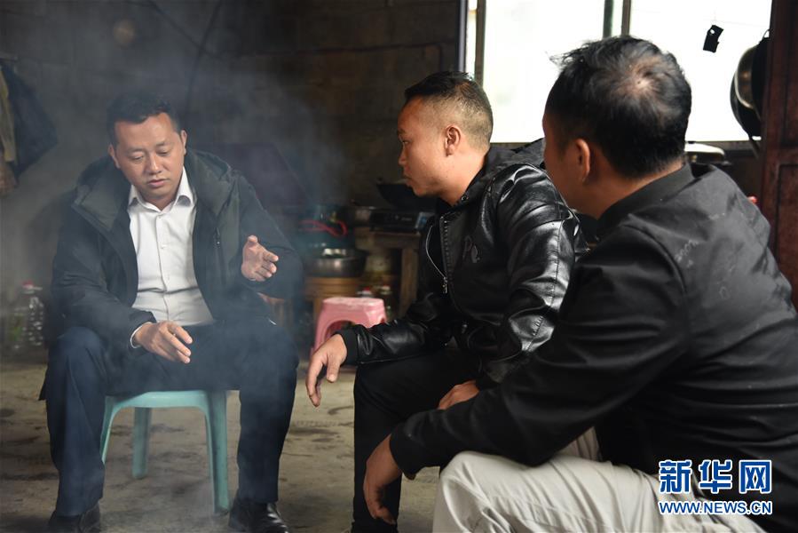 （決戰(zhàn)決勝脫貧攻堅·圖文互動）“父親未完成的事業(yè)，我來完成”——貴州父子接力脫貧攻堅