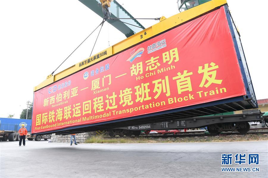 (在習近平新時代中國特色社會主義思想指引下——新時代新作為新篇章·習近平總書記關切事·圖文互動)(6)我家大門常打開——經(jīng)濟特區(qū)全方位對外開放故事