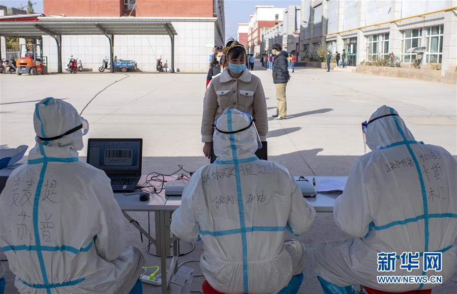 （聚焦疫情防控·圖文互動(dòng)）（2）特寫(xiě)：爭(zhēng)分奪秒，4天完成474.65萬(wàn)人核酸檢測(cè)