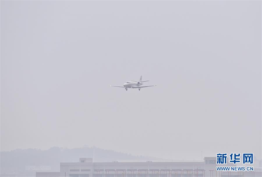 （經(jīng)濟(jì)）（1）成都天府國際機場開始校飛