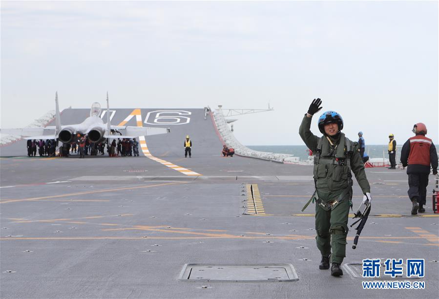 (圖文互動(dòng))(8)首批從高中招收的艦載戰(zhàn)斗機(jī)飛行員成功完成航母資質(zhì)認(rèn)證