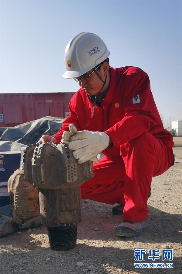 （青春的夢(mèng)想 青春的奮斗·圖文互動(dòng)）（3）年輕，就要無(wú)悔擔(dān)當(dāng)——青春在奉獻(xiàn)中閃光