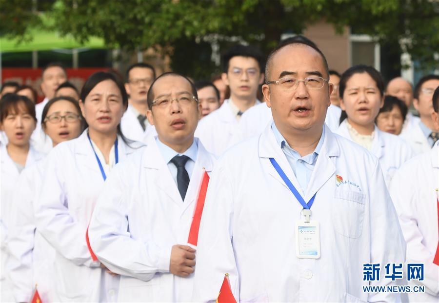（抗疫先進(jìn)事跡·圖文互動(dòng)）（2）張定宇：疫情“暴風(fēng)眼”里，“漸凍”之軀與時(shí)間賽跑