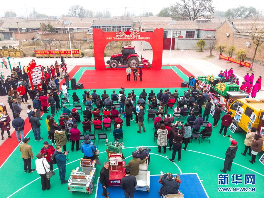 （五中全會精神在基層·圖文互動）（1）天津、福建、廣東、云南等地創(chuàng)新形式讓黨的十九屆五中全會精神“飛入尋常百姓家”