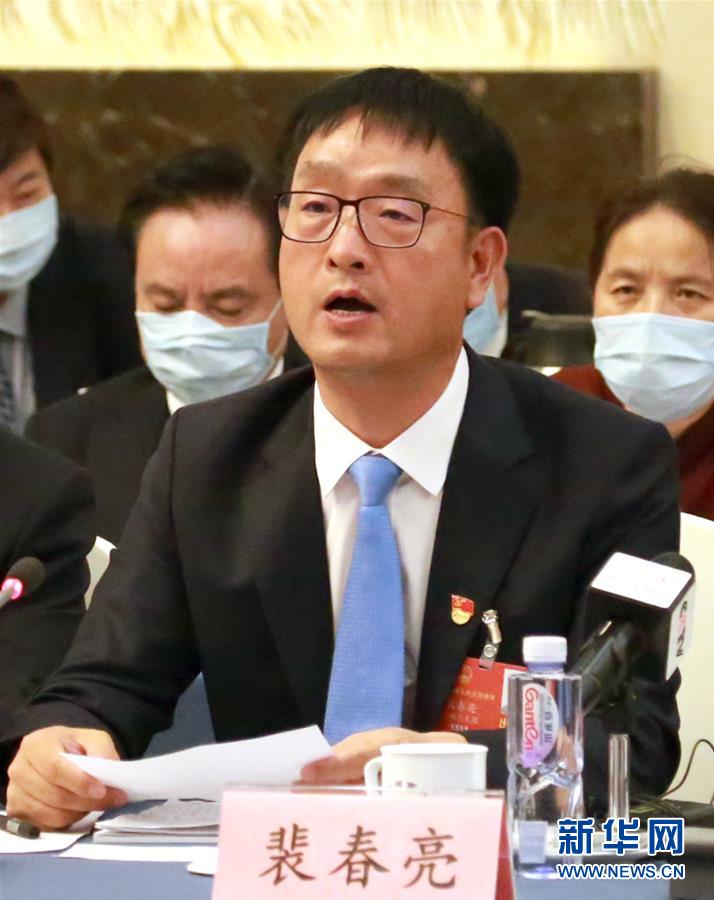 (兩會·熱點畫報)(7)代表委員建言統(tǒng)籌做好經(jīng)濟(jì)社會發(fā)展工作