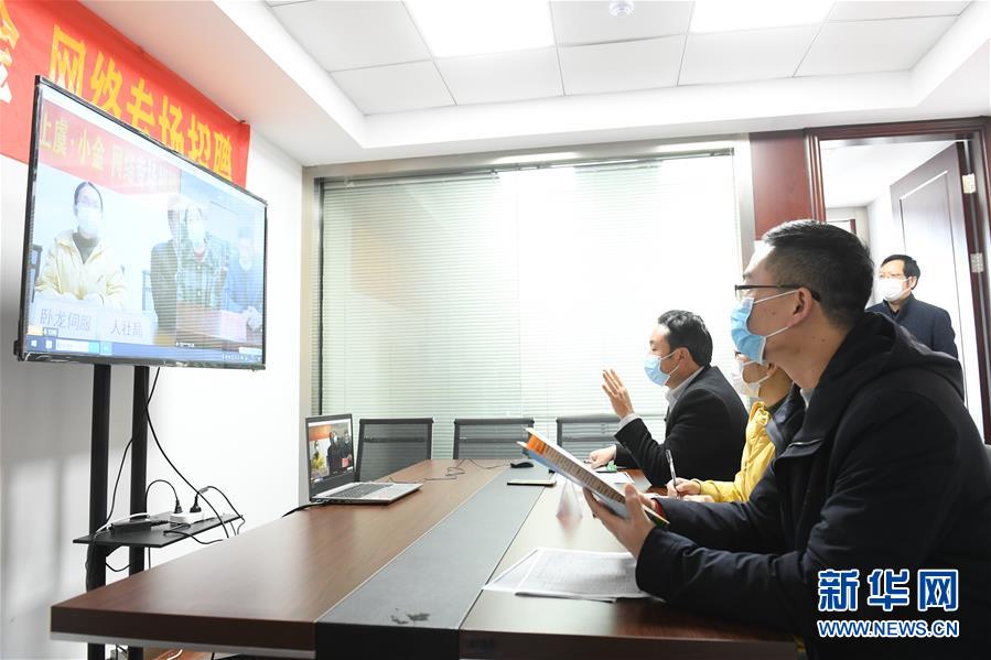 （新華全媒頭條·圖文互動）（18）從人民中汲取磅礴力量——習近平總書記同出席2020年全國兩會人大代表、政協(xié)委員共商國是紀實