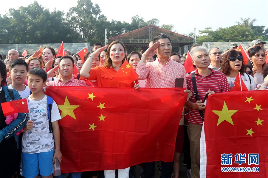 （圖文互動(dòng)）（1）&ldquo;我和我的祖國，一刻也不能分割&rdquo;&mdash;&mdash;解放軍駐香港部隊(duì)與市民共同慶祝國慶70周年見聞