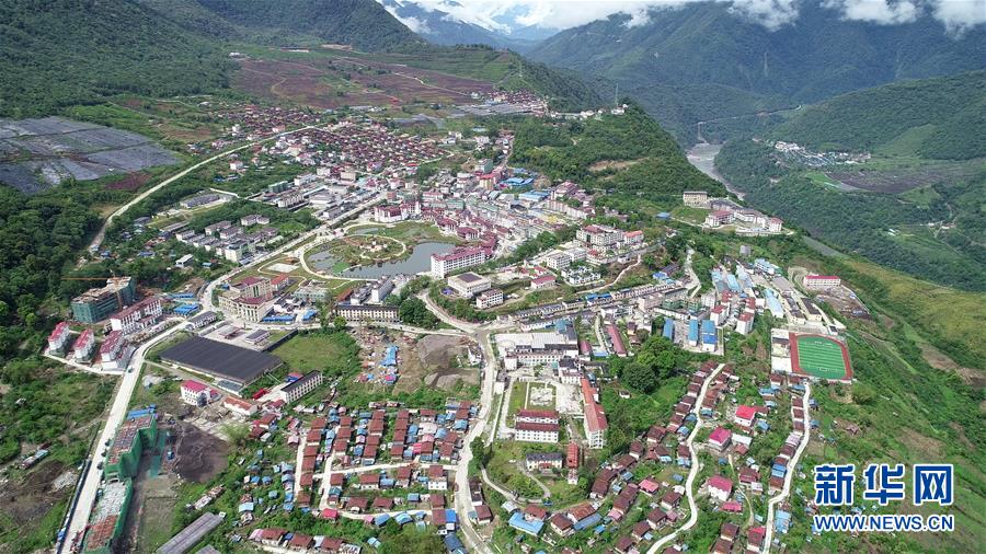 （兩會(huì)前夕看落實(shí)&middot;圖文互動(dòng)）（1）格?；ㄩ_ 幸福路寬&mdash;&mdash;西藏落實(shí)習(xí)近平總書記全國兩會(huì)重要講話精神紀(jì)實(shí)