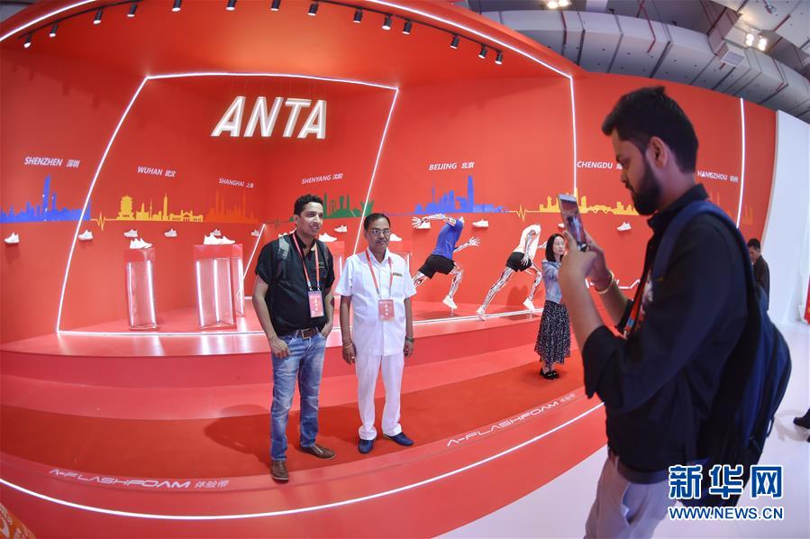 （新華全媒頭條·圖文互動(dòng)）（9）上下同心再出發(fā)——習(xí)近平總書記同出席2019年全國(guó)兩會(huì)人大代表、政協(xié)委員共商國(guó)是紀(jì)實(shí)