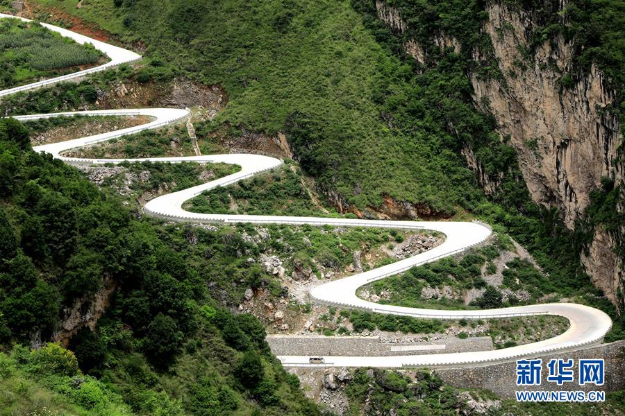 （在習近平新時代中國特色社會主義思想指引下&mdash;&mdash;新時代新作為新篇章&middot;總書記關心的百姓身邊事&middot;圖文互動）（2）&ldquo;四好農(nóng)村路&rdquo;：通向幸福，通向遠方