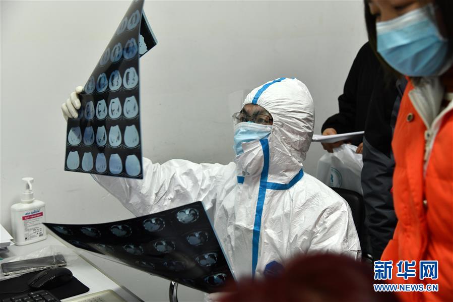 （在習近平新時代中國特色社會主義思想指引下&mdash;&mdash;新時代新作為新篇章&middot;習近平總書記關切事&middot;圖文互動）（3）高擎利劍驅(qū)疫魔&mdash;&mdash;科研攻關助力湖北戰(zhàn)&ldquo;疫&rdquo;記