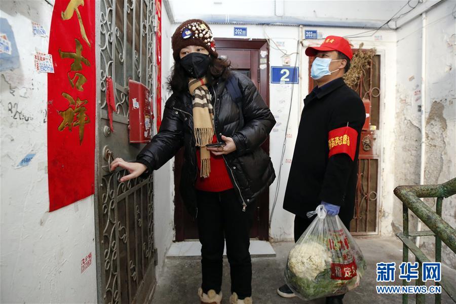 （習(xí)近平致敬的戰(zhàn)“疫”英雄·社區(qū)工作者篇·圖文互動）（6）他們，堅(jiān)守一線戰(zhàn)風(fēng)雨