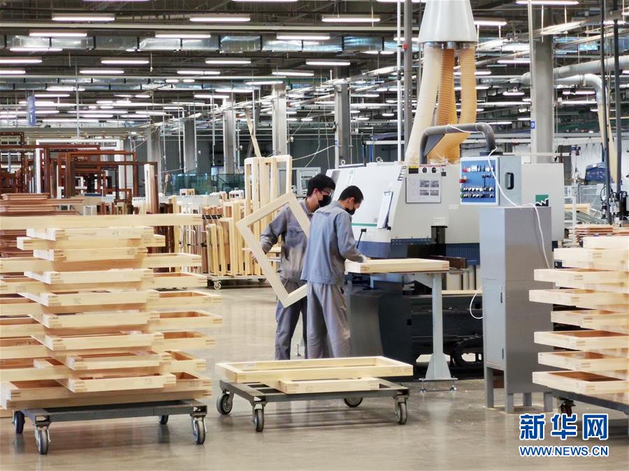 （在習(xí)近平新時(shí)代中國特色社會主義思想指引下&mdash;&mdash;新時(shí)代新作為新篇章&middot;習(xí)近平總書記關(guān)切事&middot;圖文互動）（2）陽光總在風(fēng)雨后&mdash;&mdash;中小企業(yè)在疫情中迎難而上