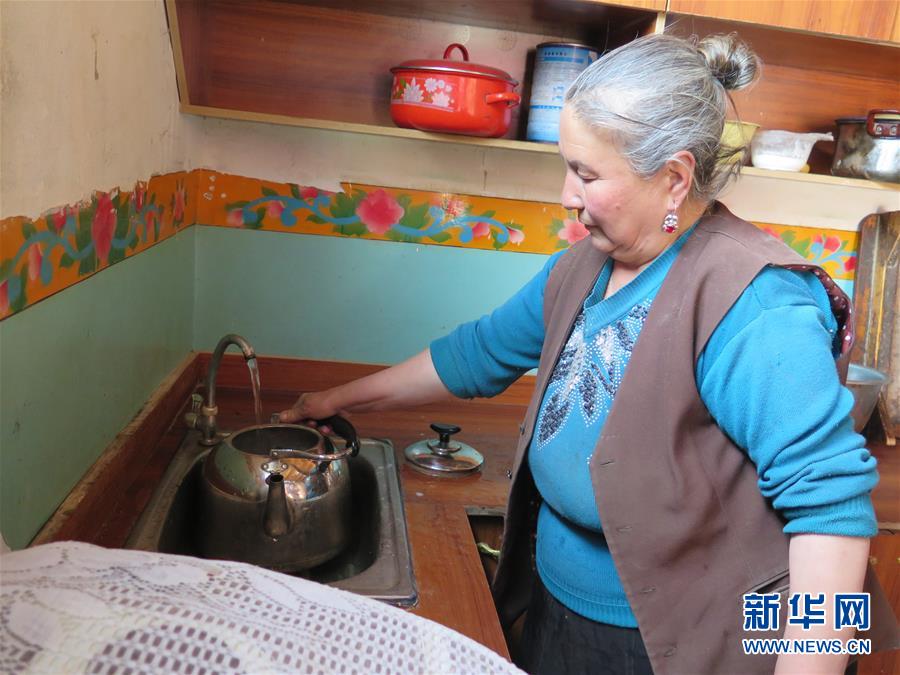 （新華全媒頭條&middot;圖文互動(dòng)）（11）春天里的5個(gè)&ldquo;戰(zhàn)貧&rdquo;瞬間&mdash;&mdash;習(xí)近平總書記關(guān)于脫貧攻堅(jiān)決策部署指引攻克最后的深貧堡壘