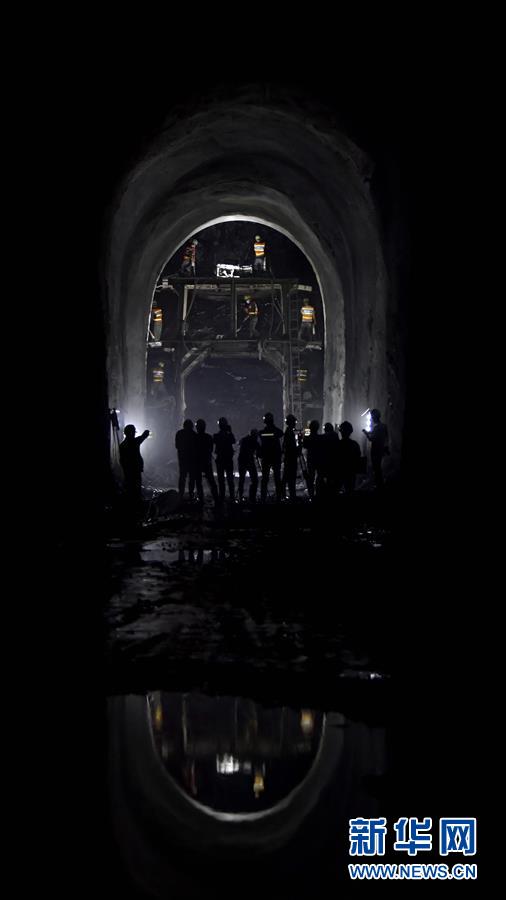 （在習(xí)近平新時(shí)代中國(guó)特色社會(huì)主義思想指引下&mdash;&mdash;新時(shí)代新作為新篇章&middot;習(xí)近平總書記關(guān)切事&middot;圖文互動(dòng)）（7）新機(jī)遇、新引擎&mdash;&mdash;重大工程重大項(xiàng)目建設(shè)新動(dòng)向觀察