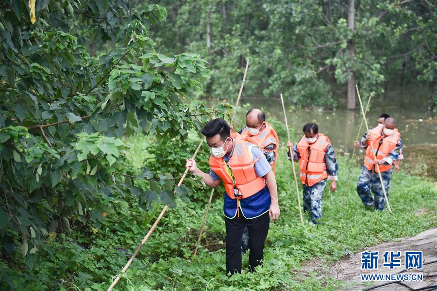 （在習(xí)近平新時代中國特色社會主義思想指引下&mdash;&mdash;新時代新作為新篇章&middot;習(xí)近平總書記關(guān)切事&middot;圖文互動）（2）戰(zhàn)疫魔,斗洪魔&mdash;&mdash;湖北全力應(yīng)對防疫、防汛疊加&ldquo;雙考&rdquo;