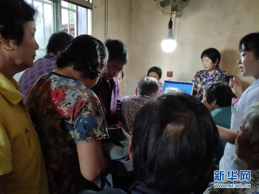 (總書記推動的改革身邊事·醫(yī)療改革篇·圖文互動)(2)特寫:“坐堂醫(yī)生”變身“健康管家”——一個鄉(xiāng)鎮(zhèn)家庭醫(yī)生團(tuán)隊的診療記錄