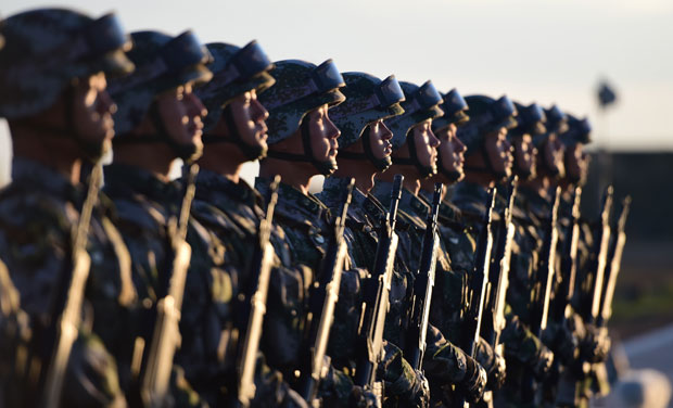 沙場(chǎng)今點(diǎn)兵！習(xí)近平檢閱部隊(duì)