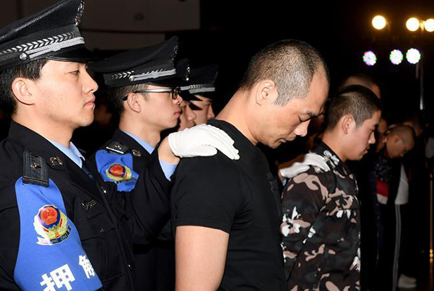 陜西省西安市新城區(qū)人民法院依法對(duì)韓某某等8人非法高利放貸、暴力討債涉黑一案公開宣判