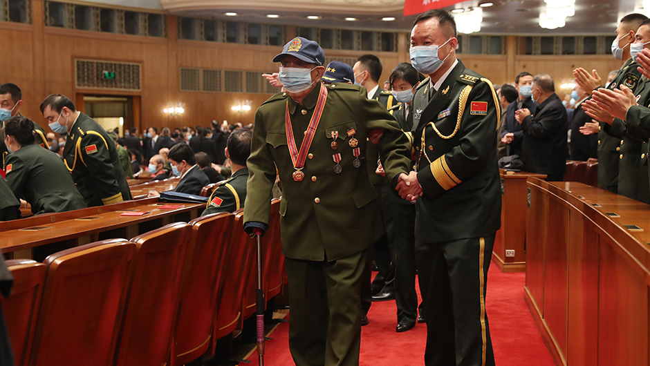 志愿軍老戰(zhàn)士、老同志入場