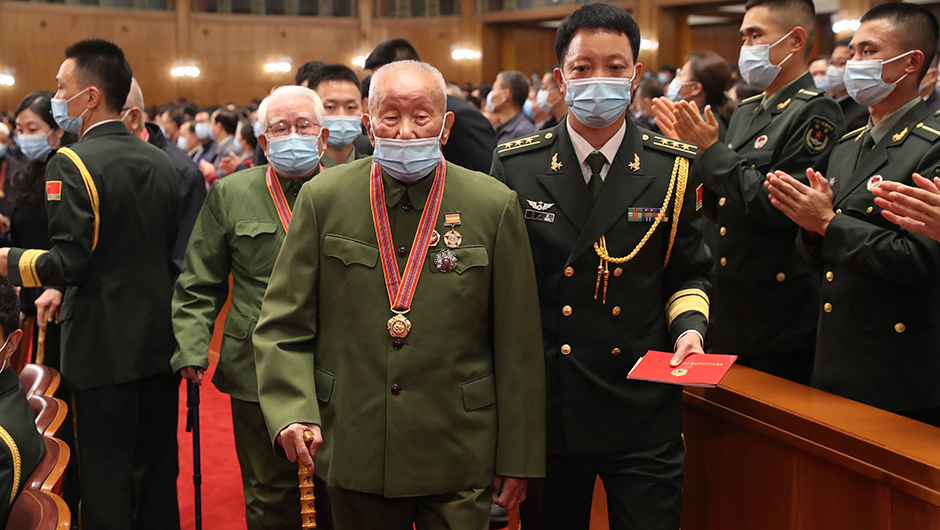 志愿軍老戰(zhàn)士、老同志入場