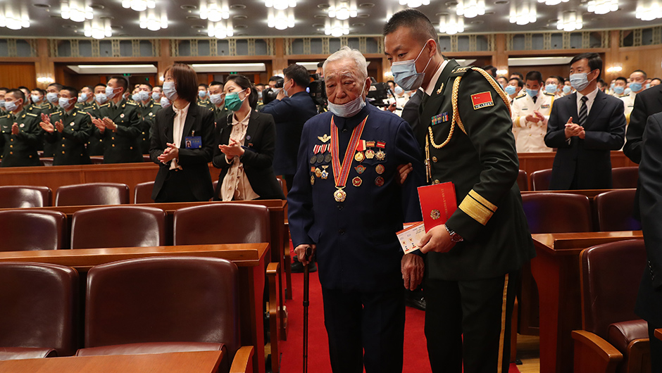 志愿軍老戰(zhàn)士、老同志入場