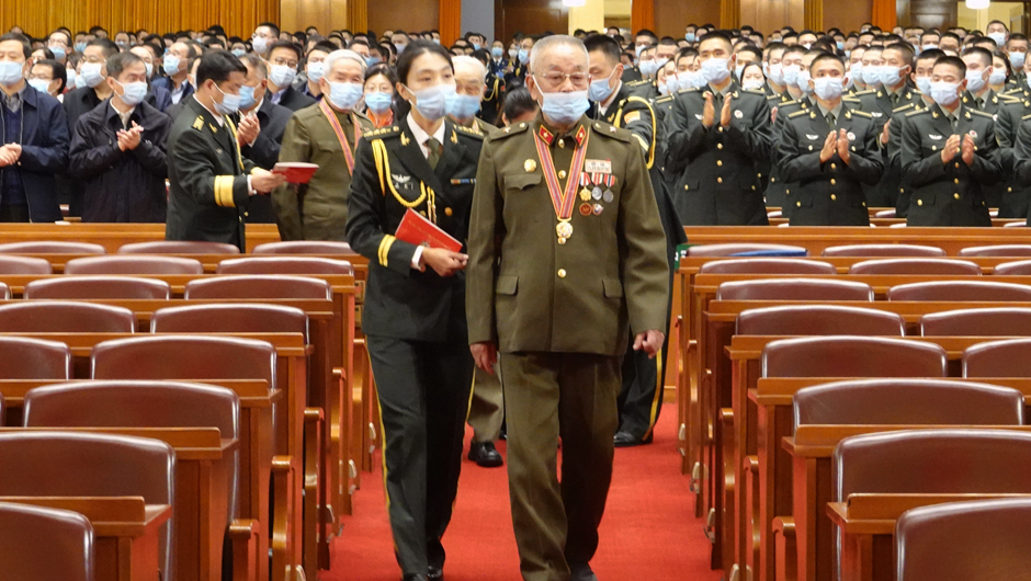 大會(huì)前，志愿軍老同志入場(chǎng)