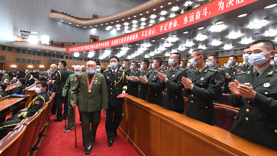 大會(huì)前，志愿軍老同志入場(chǎng)