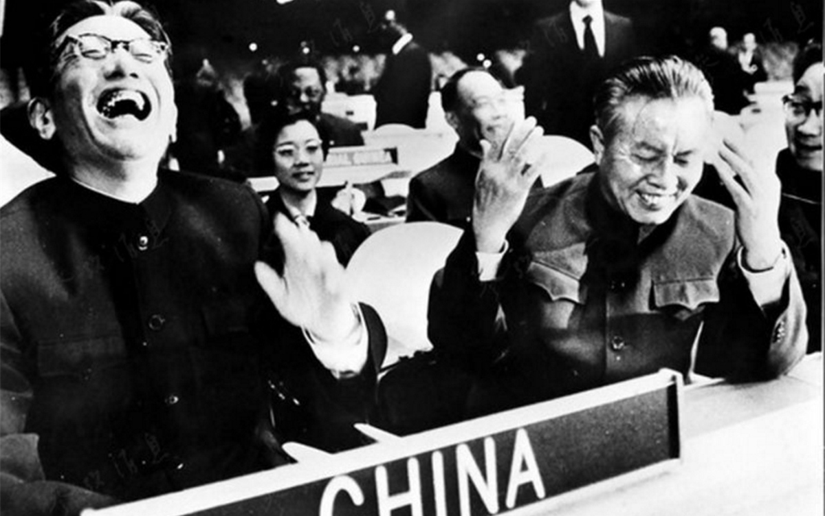 1971年10月25日，聯(lián)大通過決議，恢復(fù)了中華人民共和國(guó)在聯(lián)合國(guó)的合法席位