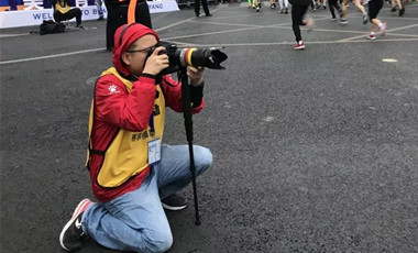 影像馬拉松③|拍馬拉松的人：一邊是理想，一邊是現(xiàn)實(shí)