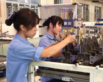 見過發(fā)動機(jī)是如何裝配的嗎？