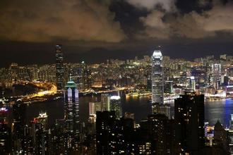 中央對香港行政長官是有標(biāo)準(zhǔn)的，是一貫的