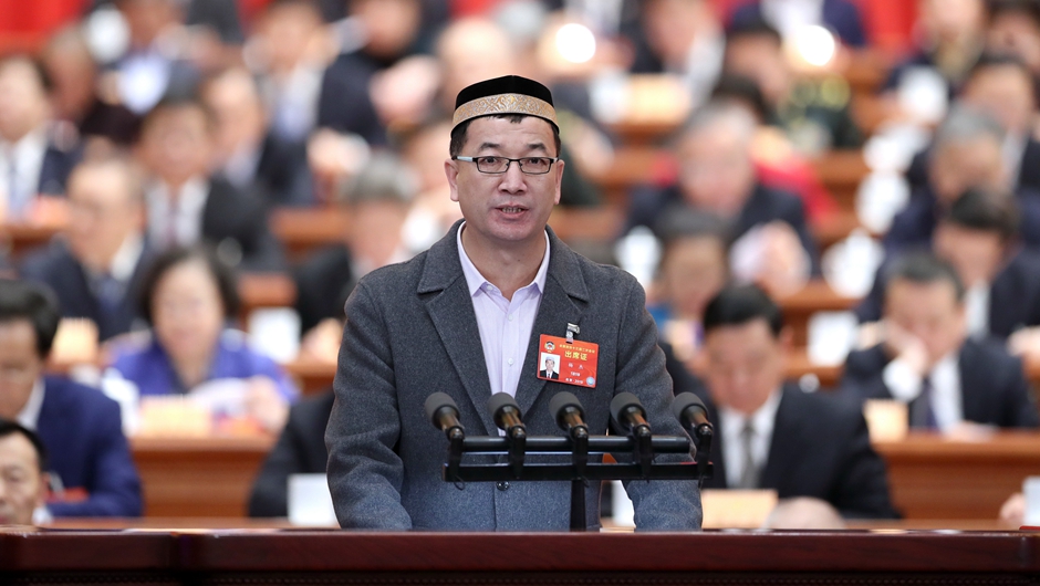 新疆維吾爾自治區(qū)呼圖壁縣政協(xié)副主席、伊斯蘭教協(xié)會會長，呼圖壁縣城鎮(zhèn)陜西寺阿訇 楊杰