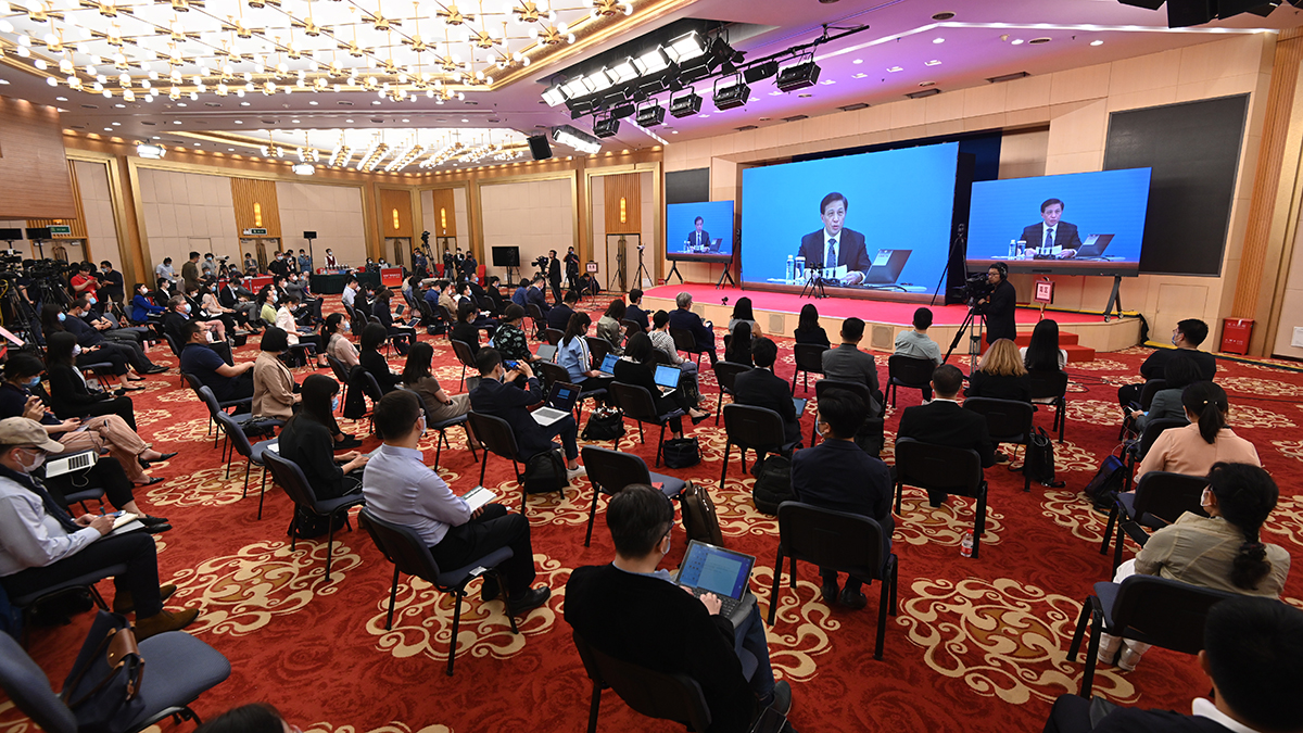 初夏“回歸”，今年全國(guó)兩會(huì)怎么開(kāi)？